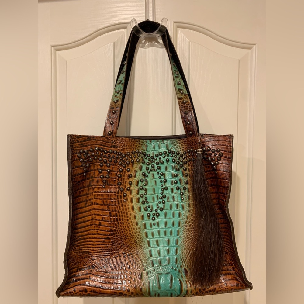 Large leather hanbag